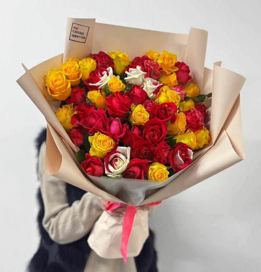 Букет из 51 яркой розы 40/50 см