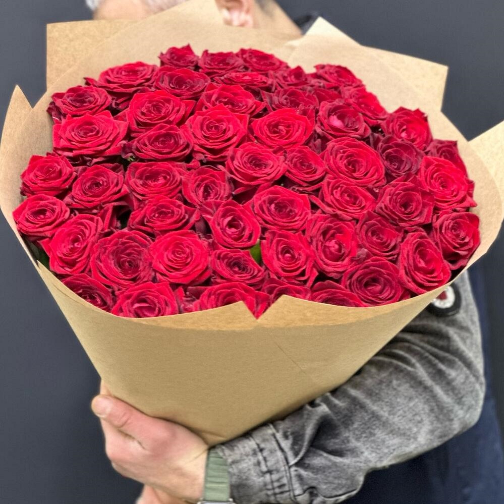 Букет "51 красная роза 50/60 см в крафте"