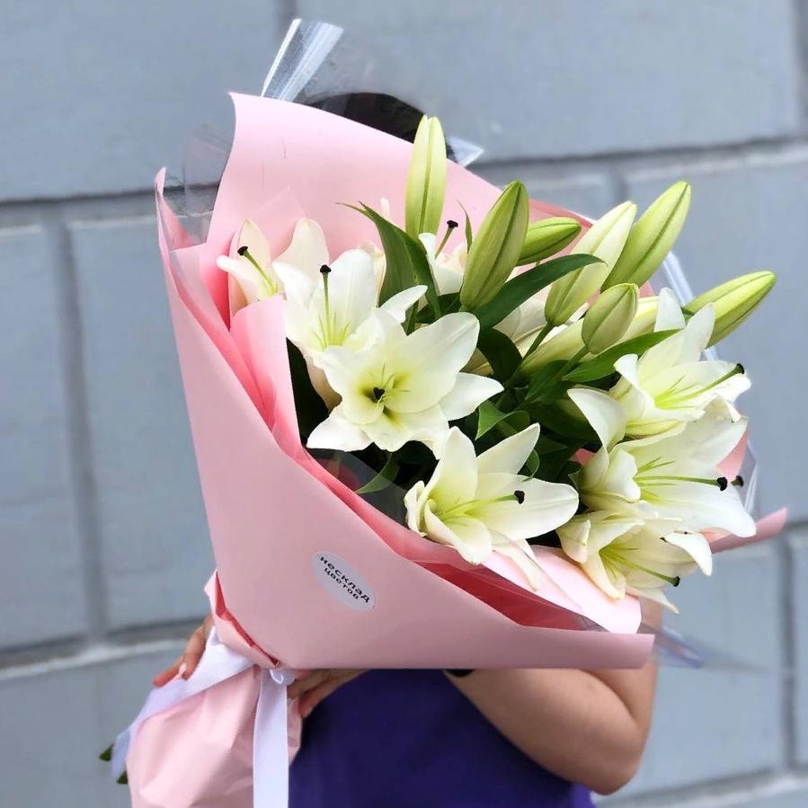 Букет из 5 ароматных лилий